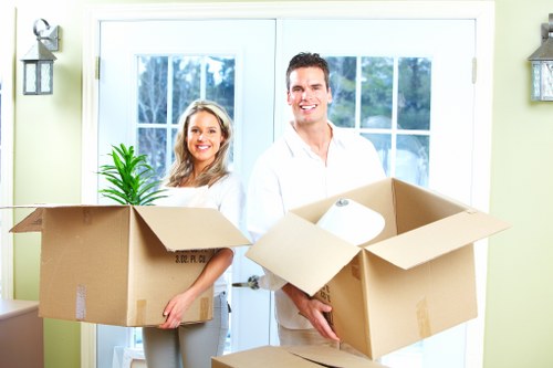 Removal van serving residential and business customers in Finsbury Park