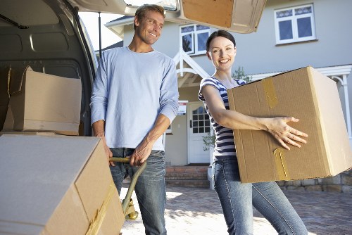 Residential moving truck service for flats and houses in Finsbury Park